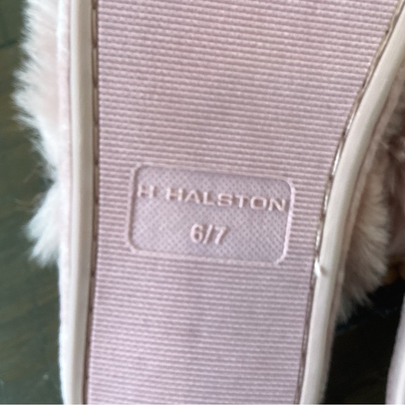 🌸Furry Pink Size 6/7 Slippers - Picture 4 of 7